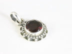 Fijne bewerkte ronde zilveren hanger met granaat afbeelding 2