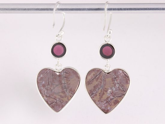 Hartvormige zilveren oorbellen met roze rhyoliet en granaat afbeelding 3