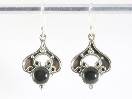 Bewerkte zilveren oorbellen met onyx afbeelding 3