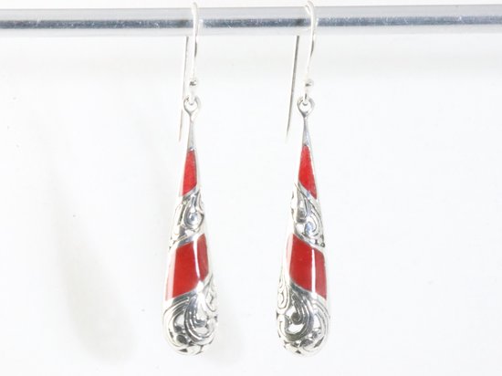 Lange opengewerkte zilveren oorbellen met rode koraal steen afbeelding 4