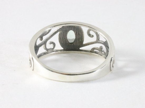 Fijne opengewerkte zilveren ring met groene amethist afbeelding 3