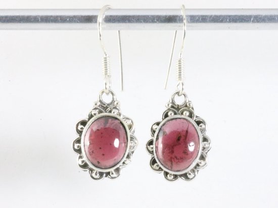 Fijne bewerkte zilveren oorbellen met granaat afbeelding 4