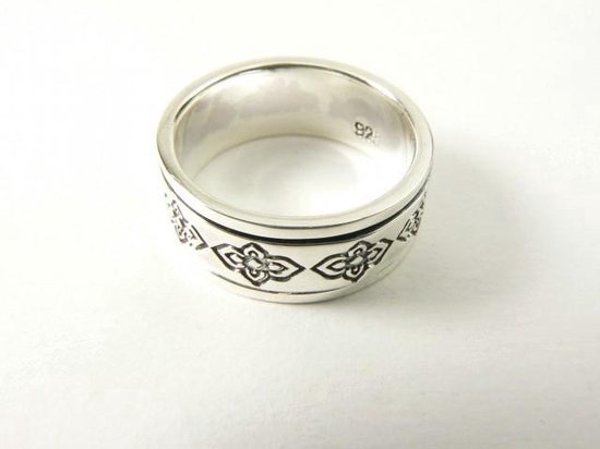 Zilveren geluksring met fantasiegravering afbeelding 2