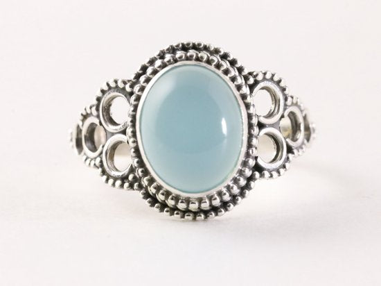 Bewerkte zilveren ring met blauwe chalcedoon afbeelding 4