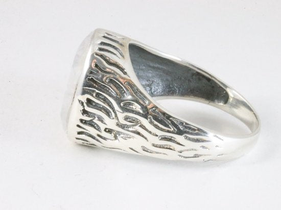 Bewerkte zilveren ring met regenboog maansteen afbeelding 2