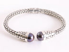 Traditionele zware zilveren klemarmband met zwarte parel afbeelding 1