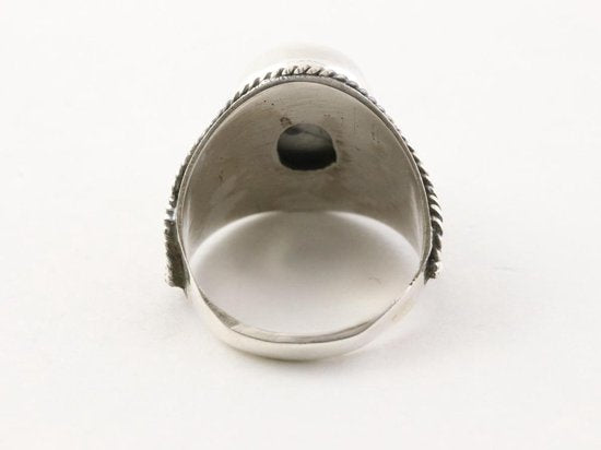 Bewerkte zilveren ring met howliet afbeelding 3