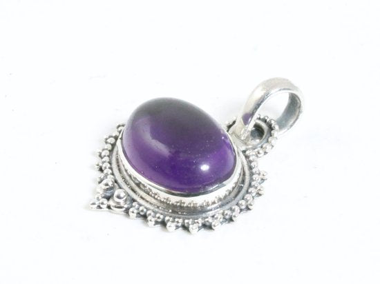 Bewerkte zilveren hanger met amethist aan ketting afbeelding 2