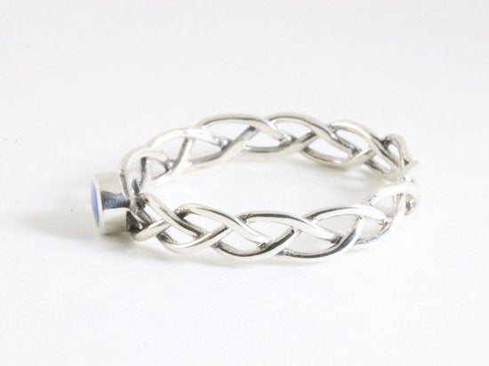 Fijne gevlochten zilveren ring met Australische opaal afbeelding 2