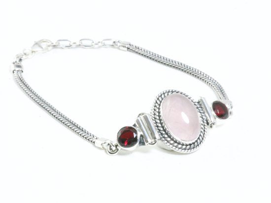 Bewerkte zilveren armband met rozenkwarts en granaat afbeelding 2