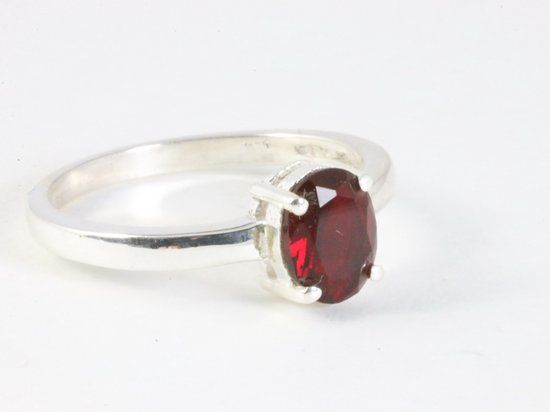 Fijne hoogglans zilveren ring met granaat afbeelding 1