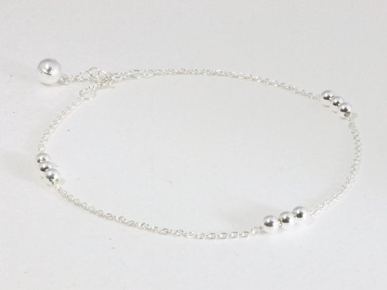 Fijne zilveren enkelband met hoogglans bolletjes afbeelding 2