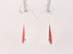 Druppelvormige zilveren oorbellen met rode koraal steen afbeelding 4