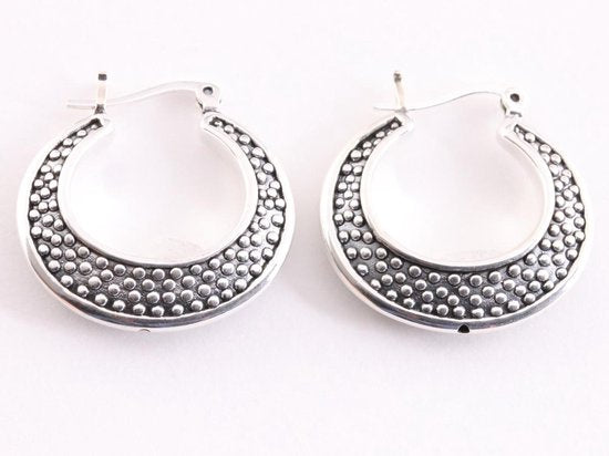 Bewerkte zilveren oorringen afbeelding 1