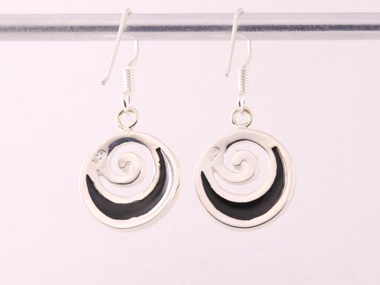 Fijne ronde zilveren oorbellen met onyx afbeelding 3