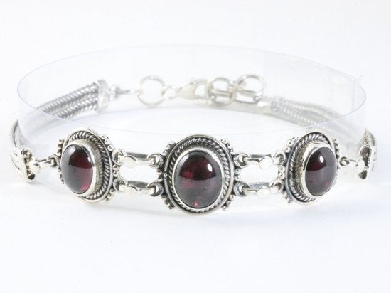 Bewerkte zilveren armband met granaat afbeelding 1