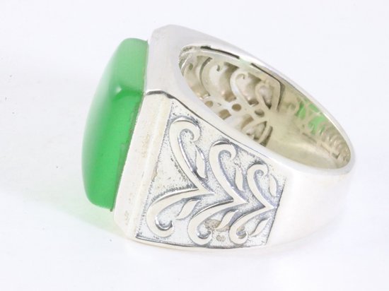 Zware bewerkte zilveren ring met groene opaal afbeelding 2