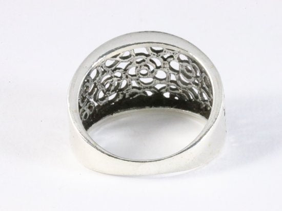 Opengewerkte zilveren ring met bloemen patroon afbeelding 3