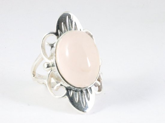 Langwerpige zilveren ring met rozenkwarts afbeelding 1