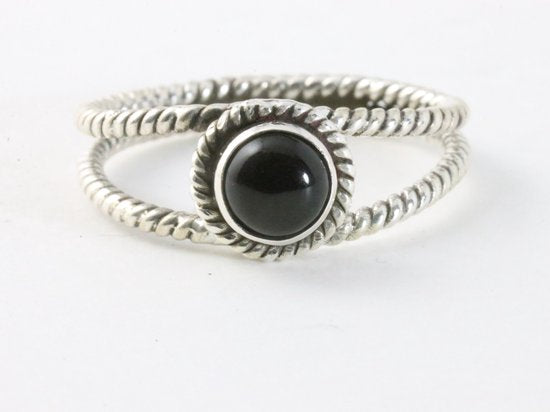 Opengewerkte zilveren ring met onyx afbeelding 4