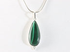 Lange druppelvormige zilveren hanger met malachiet aan ketting afbeelding 3