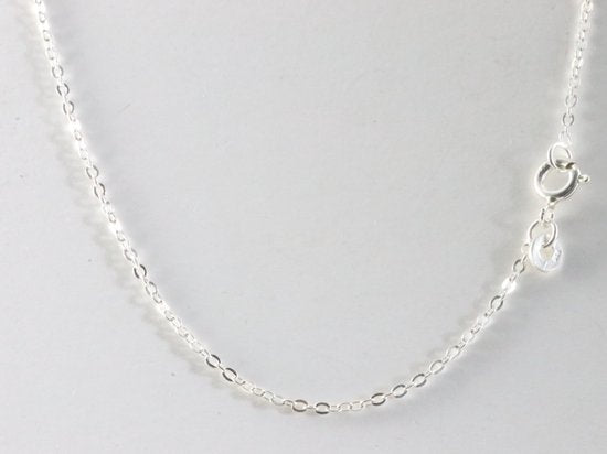 Opengewerkte zilveren kruishanger met granaat aan ketting afbeelding 4