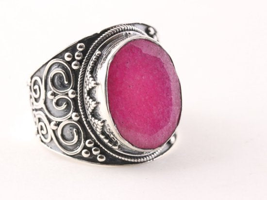 Bewerkte zilveren ring met robijn afbeelding 1