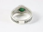 Bewerkte zilveren ring met smaragd afbeelding 3