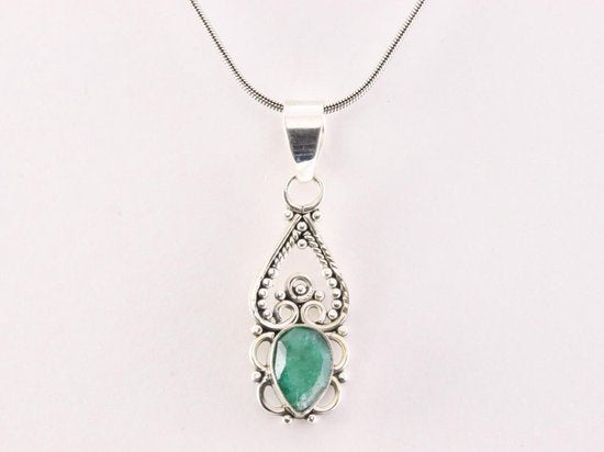 Fijne opengewerkte zilveren hanger met smaragd aan ketting afbeelding 4