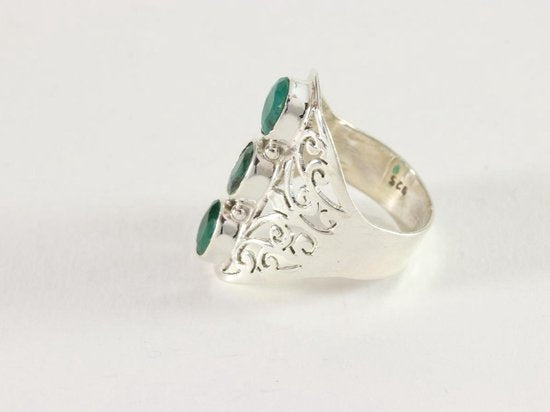 Langwerpige opengewerkte zilveren ring met smaragd afbeelding 2