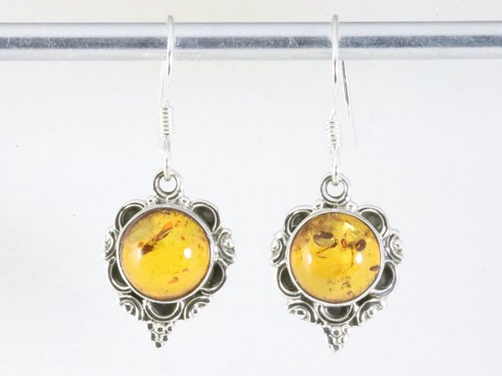 Bewerkte zilveren oorbellen met amber afbeelding 3