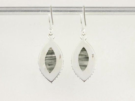 Bewerkte zilveren oorbellen met zwarte rutielkwarts afbeelding 3