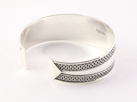 Brede hoogglans zilveren klemarmband met meandergravering afbeelding 2