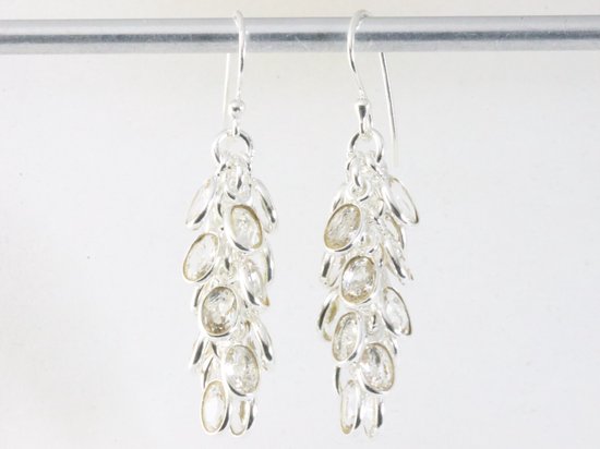 Trosvormige zilveren oorbellen met bergkristal afbeelding 3