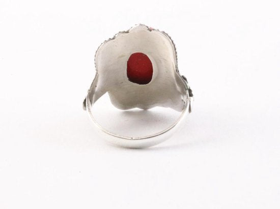 Bewerkte zilveren ring met rode koraal steen afbeelding 4