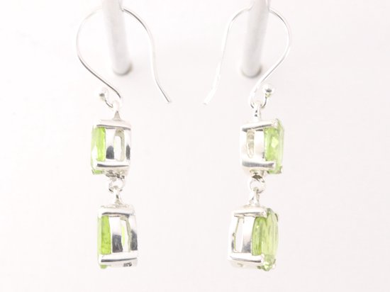 Zilveren oorbellen met peridoot afbeelding 2