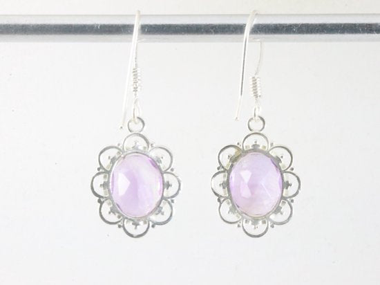 Fijne opengewerkte zilveren oorbellen met roze amethist afbeelding 4