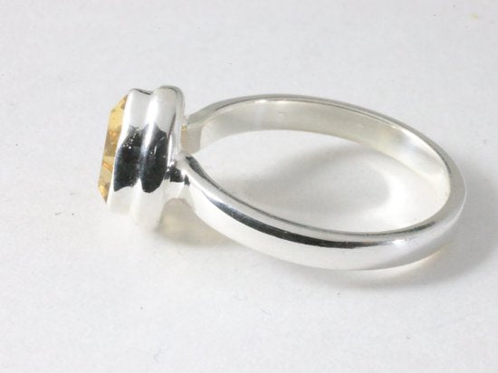 Hoogglans zilveren ring met citrien afbeelding 2