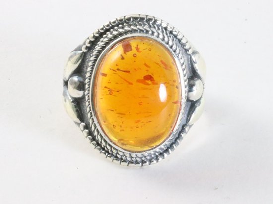 Zware bewerkte zilveren ring met amber afbeelding 4