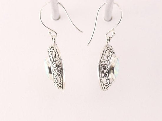 Traditionele bewerkte zilveren oorbellen met welo opaal afbeelding 2