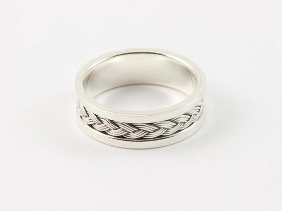Zilveren ring met vlechtpatroon afbeelding 2