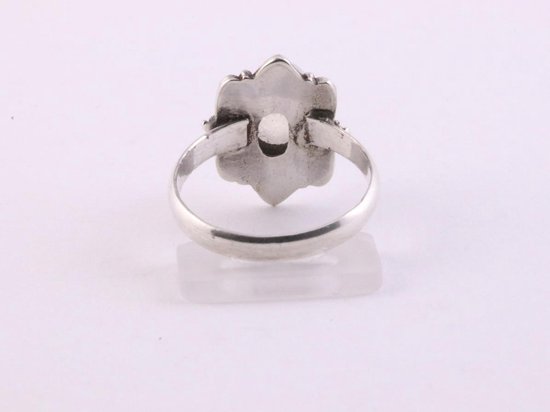 Fijne bewerkte zilveren ring met regenboog maansteen afbeelding 4