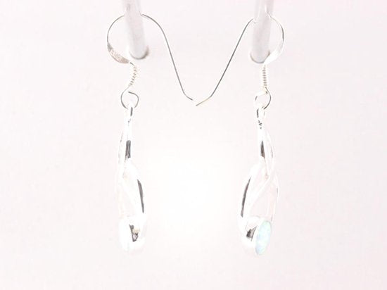 Opengewerkte zilveren oorbellen met welo opaal afbeelding 2