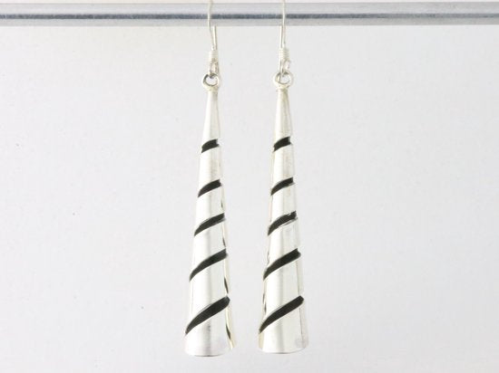 Lange opengewerkte zilveren oorbellen afbeelding 3