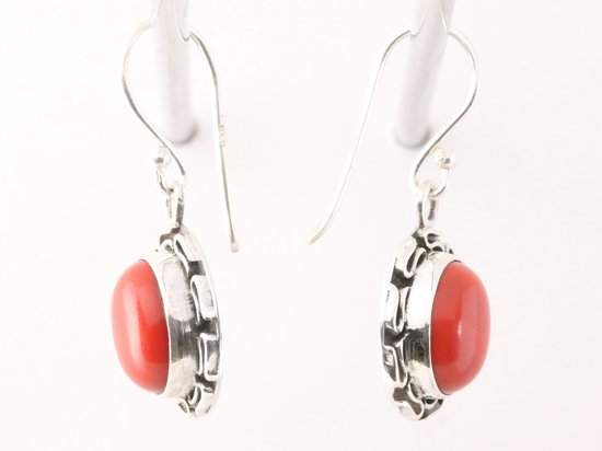 Bewerkte zilveren oorbellen met rode koraal steen afbeelding 2