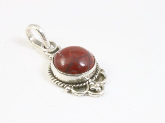Fijne bewerkte zilveren hanger met rode jaspis aan ketting afbeelding 2