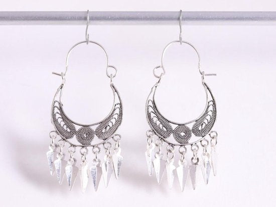 Fijne bewerkte zilveren filigrein oorringen afbeelding 2