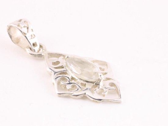 Fijne opengewerkte zilveren hanger met bergkristal aan ketting afbeelding 2