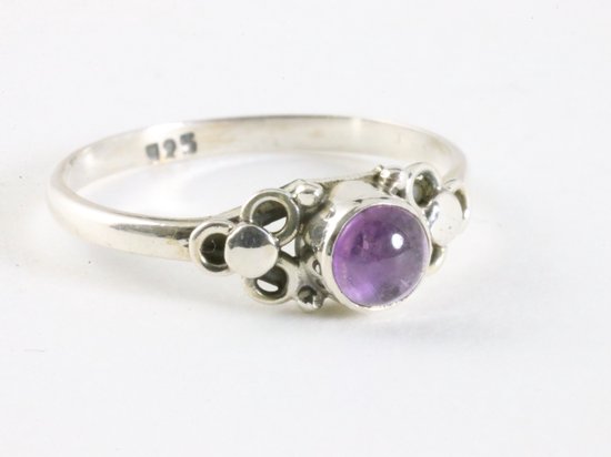 Fijne bewerkte zilveren ring met amethist afbeelding 1