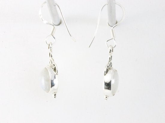 Fijne bewerkte zilveren oorbellen met regenboog maansteen afbeelding 2